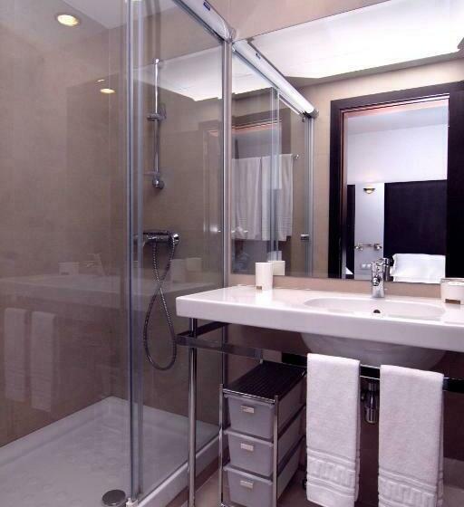 带阳台标准四人间, Urh Excelsior