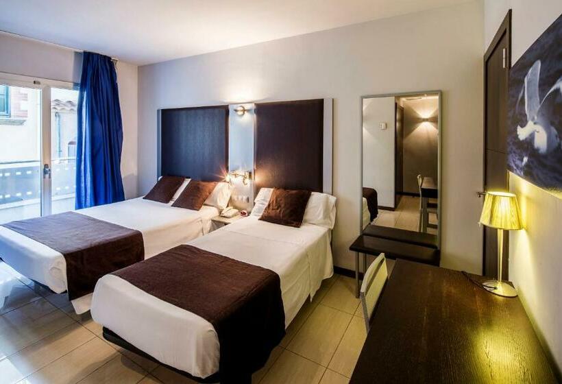 带阳台的三人标准间, Urh Excelsior