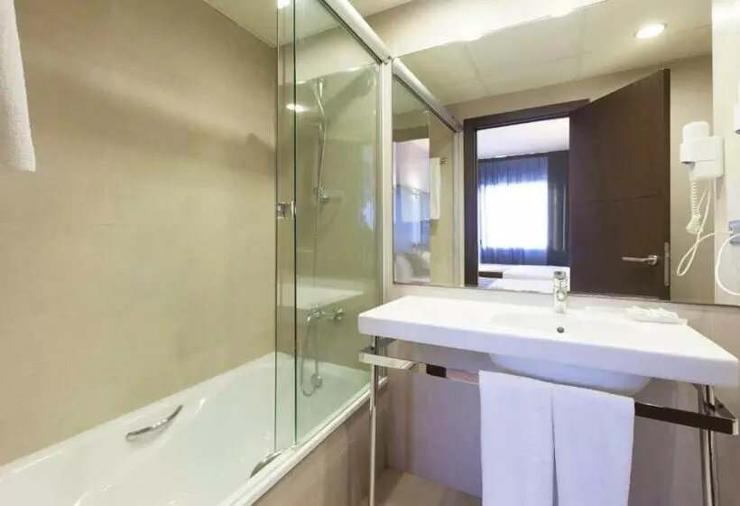Camera Tripla Standard Vista Mare, Urh Excelsior