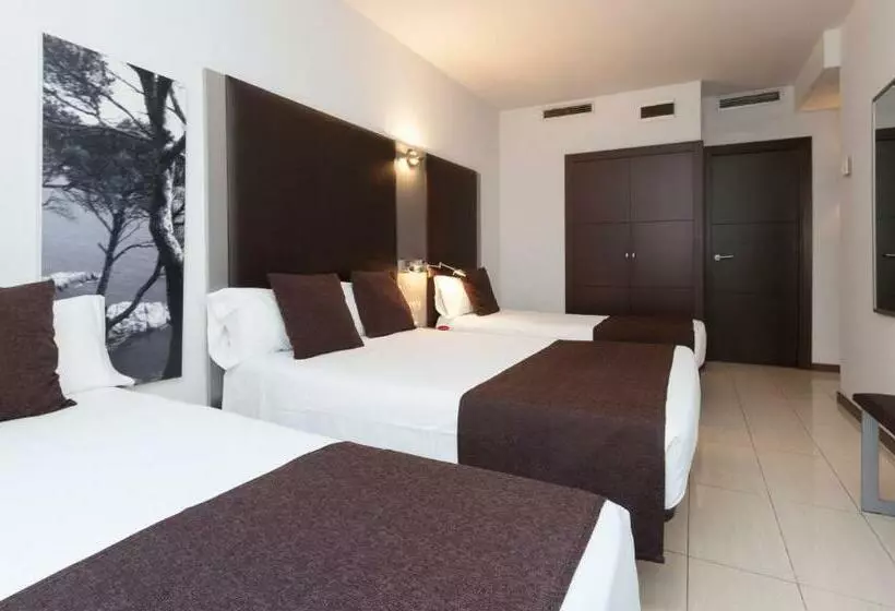 Camera Quadrupla Standard con Balcone, Urh Excelsior