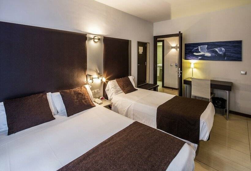 带阳台的三人标准间, Urh Excelsior