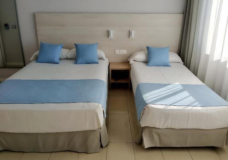 带阳台的三人标准间, Urh Excelsior