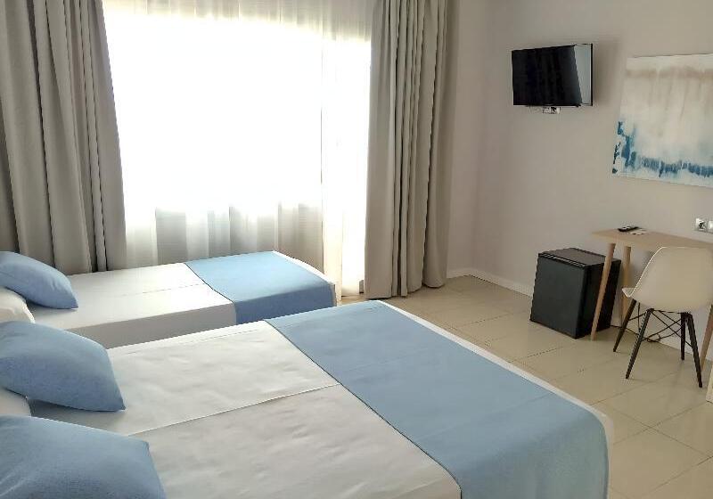 带阳台的三人标准间, Urh Excelsior