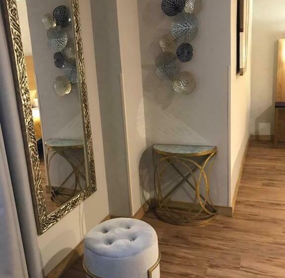 디럭스 룸 킹사이즈 침대, Zentral Mayoral