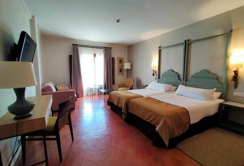 غرفة قياسية ثلاثية, Parador De Benavente