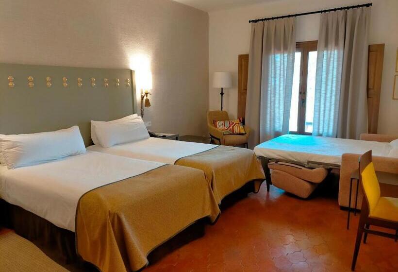 غرفة قياسية ثلاثية, Parador De Benavente