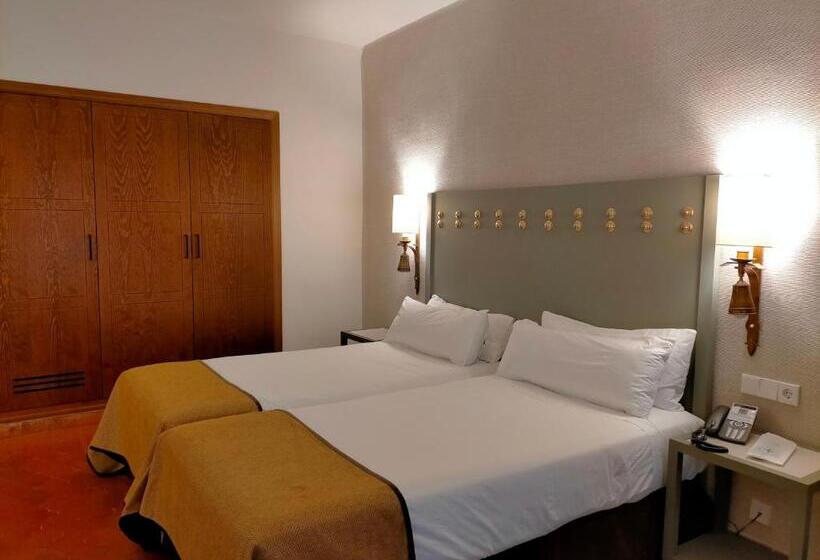 غرفة قياسية ثلاثية, Parador De Benavente