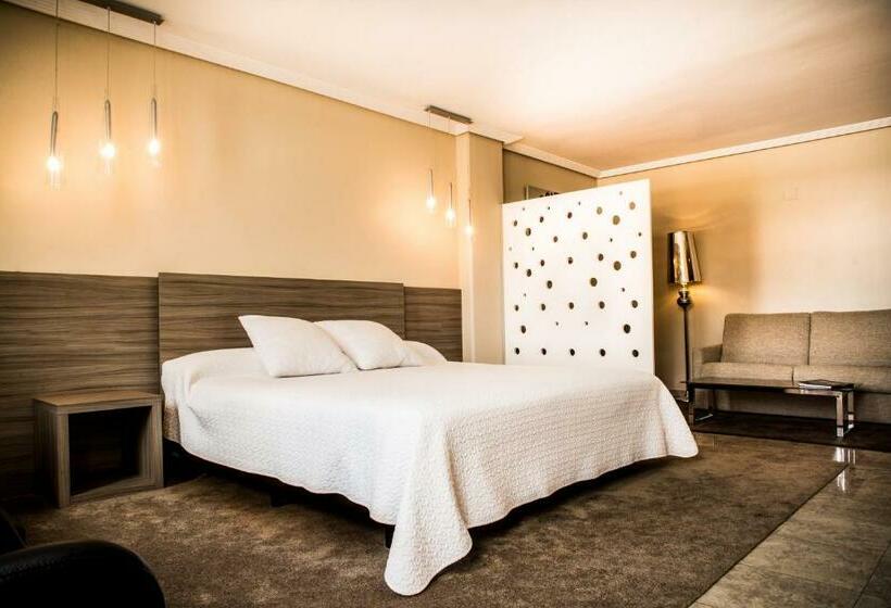 バスタブ付きスーペリアールーム, Hospedium Hotel Triana