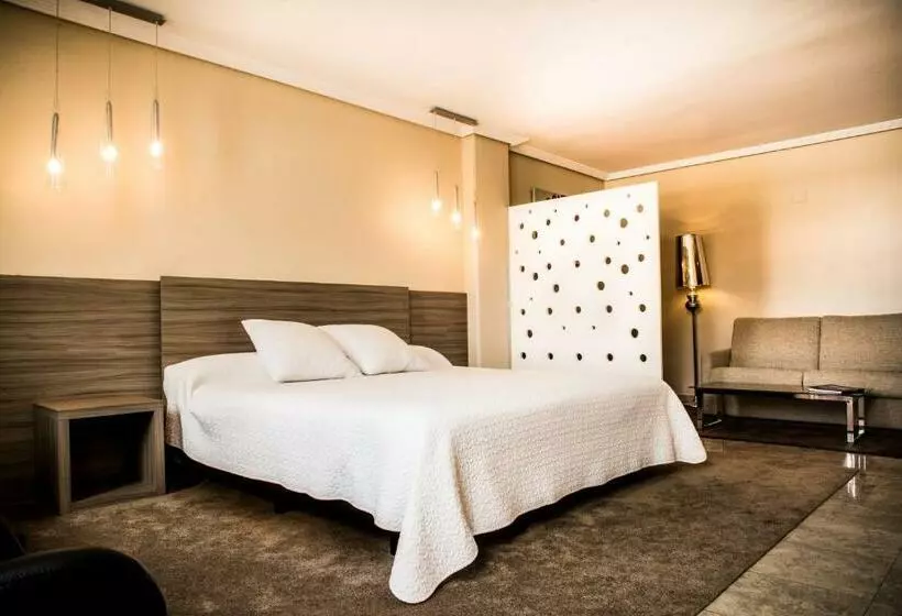 バスタブ付きスーペリアールーム, Hospedium Hotel Triana