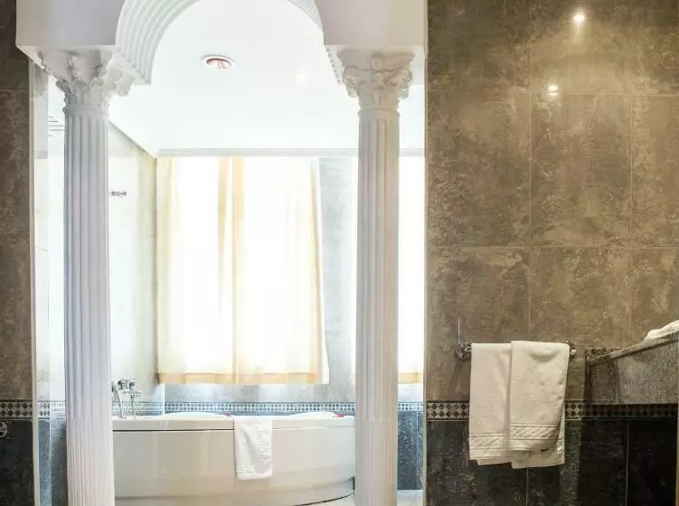 バスタブ付きスーペリアールーム, Hospedium Hotel Triana