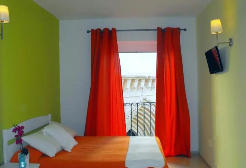 Perhehuone, Hostal Santa Catalina