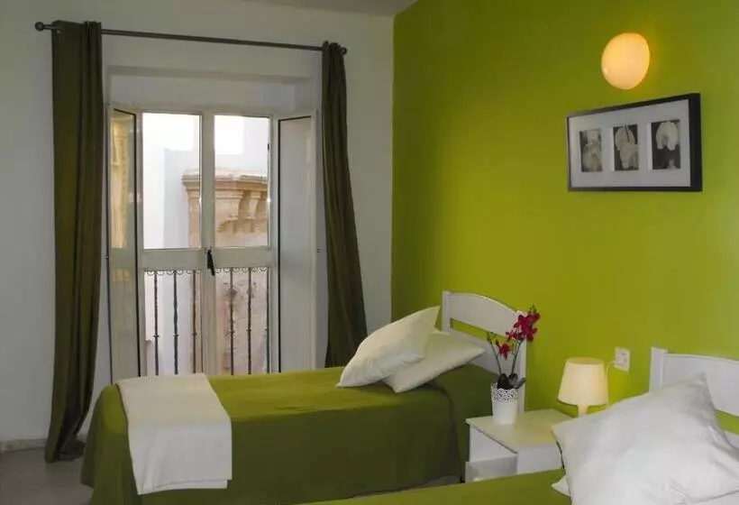 Perhehuone, Hostal Santa Catalina
