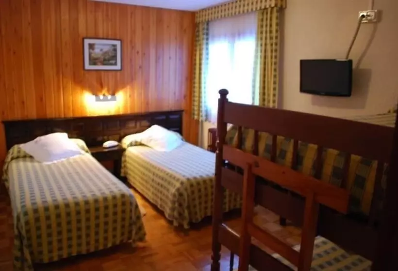 Habitación Cuádruple Estándar, Adsera