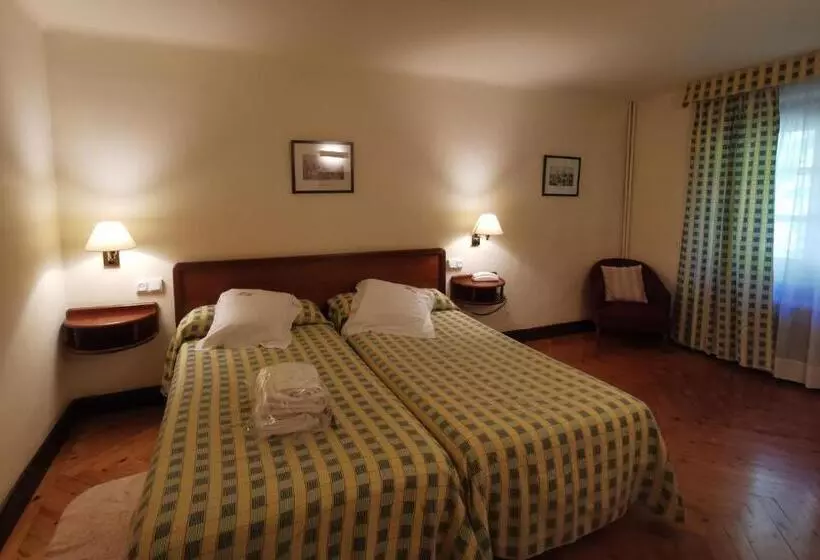 Habitación Estándar, Adsera
