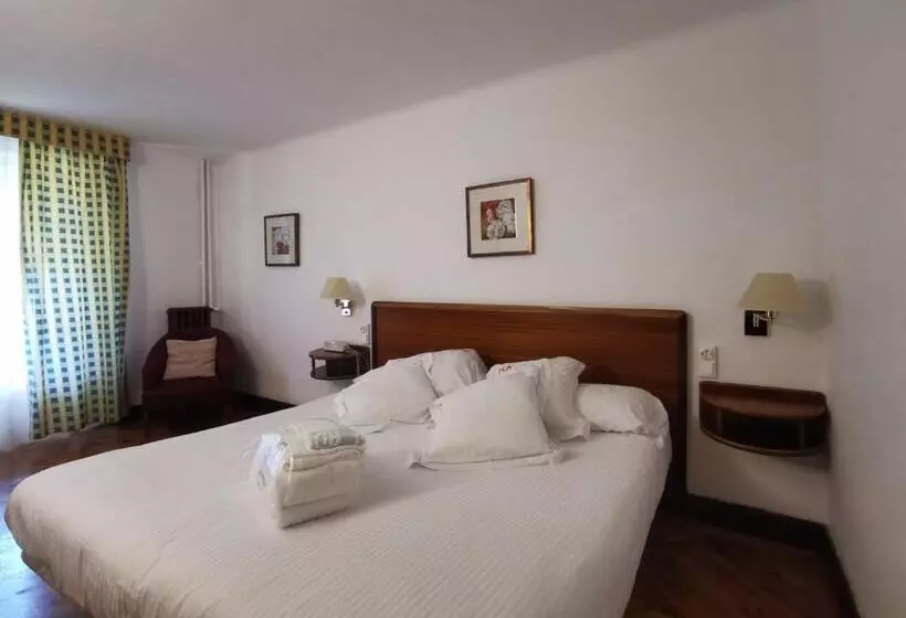 Habitación Estándar, Adsera