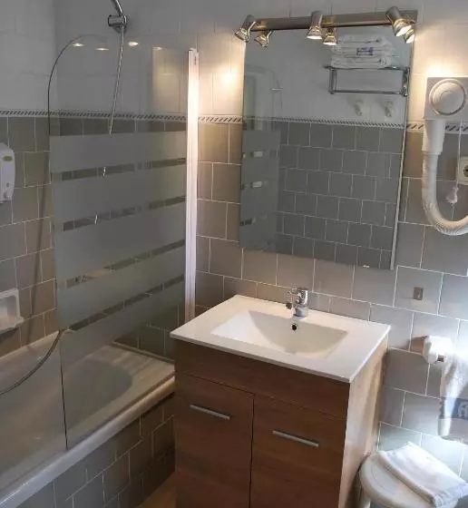 Habitación Cuádruple Estándar, Adsera