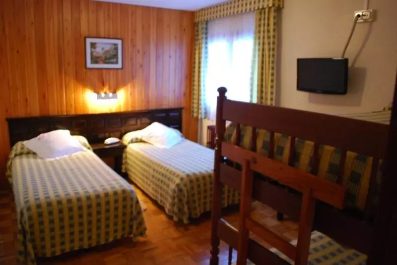 Habitación Cuádruple Estándar, Adsera