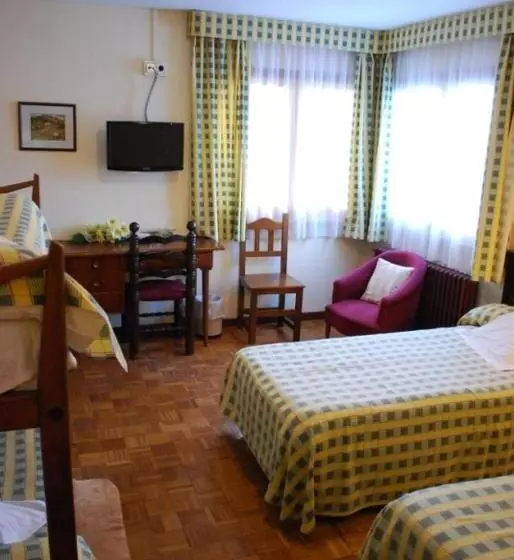 Habitación Cuádruple Estándar, Adsera