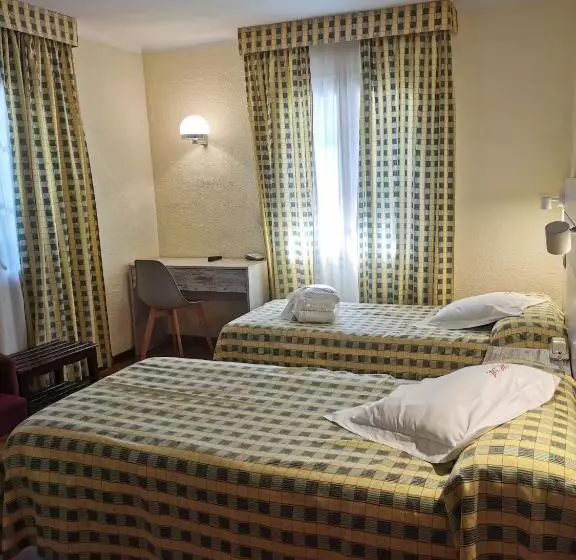 Habitación Estándar Individual, Adsera