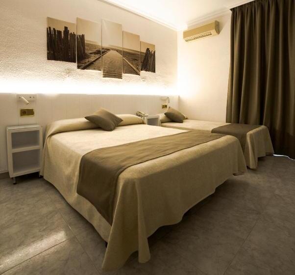 Трехместный Номер Стандарт с Балконом, Claramar