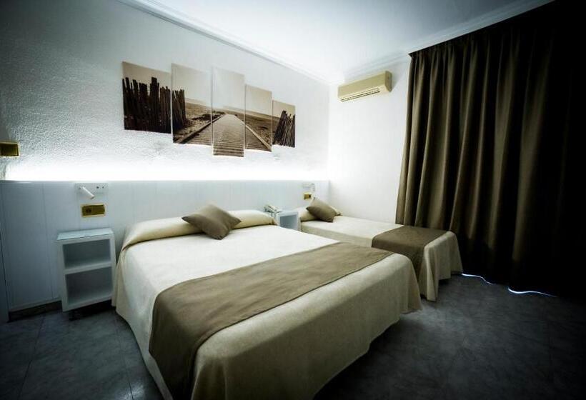 Трехместный Номер Стандарт с Балконом, Claramar