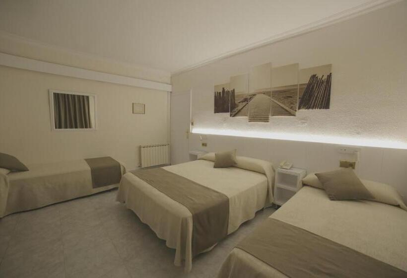 Четырехместный Номер Стандарт с Балконом, Claramar