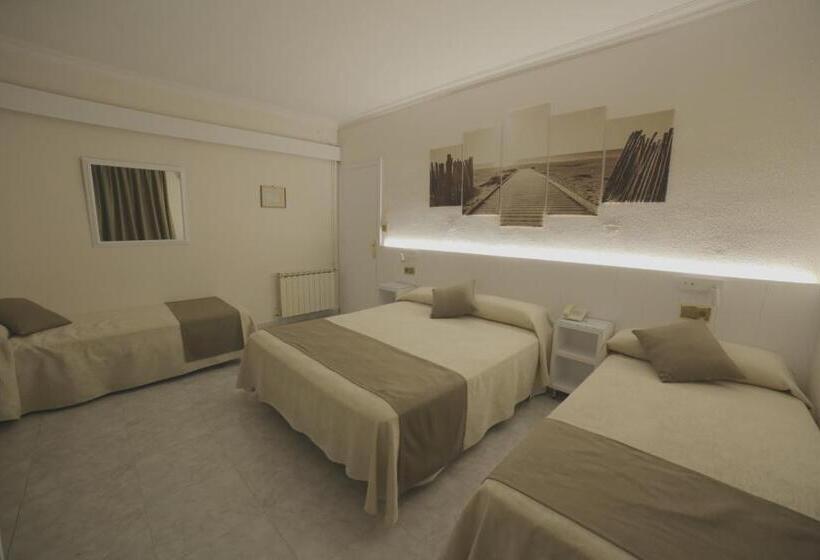 Четырехместный Номер Стандарт с Балконом, Claramar