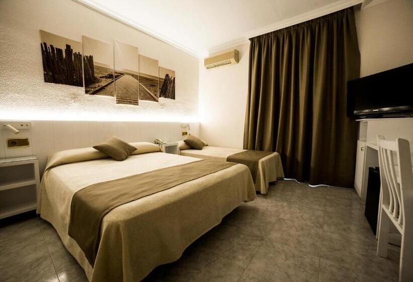 Четырехместный Номер Стандарт с Балконом, Claramar