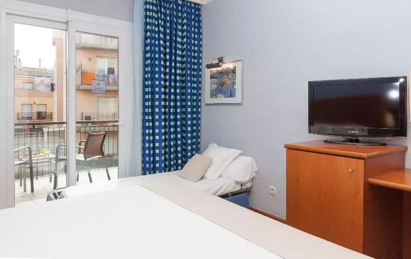Cameră Standard cu Balcon, Delfin