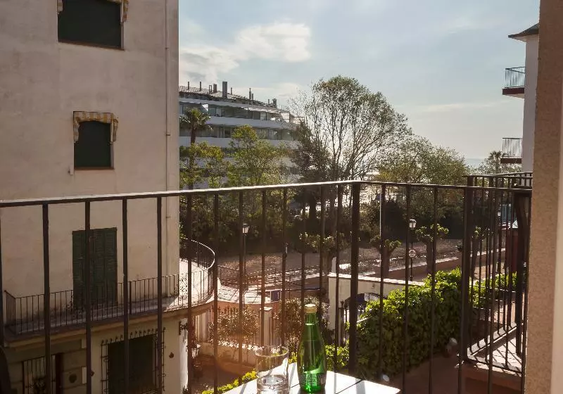 Cameră Standard cu Balcon, Delfin