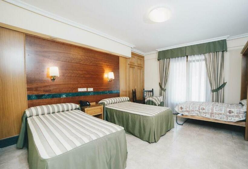 اتاق استاندارد سه نفره, Gavilanes 2 Toledo