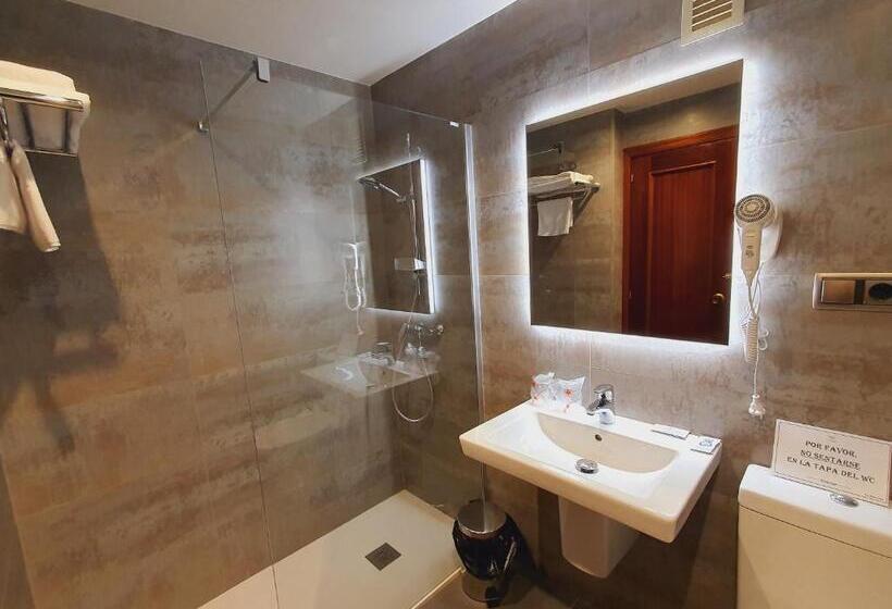 스탠다드 트리플 룸, Hostal Doña Juana