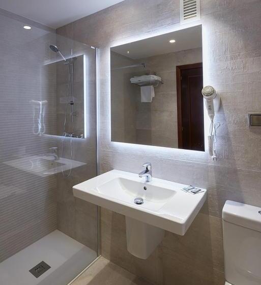 스탠다드 트리플 룸, Hostal Doña Juana