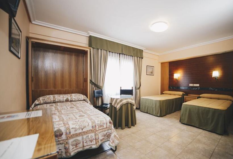 اتاق استاندارد سه نفره, Gavilanes 2 Toledo