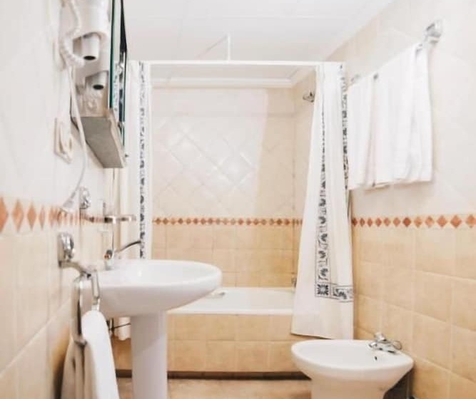 اتاق استاندارد چهار تخته, Gavilanes 2 Toledo