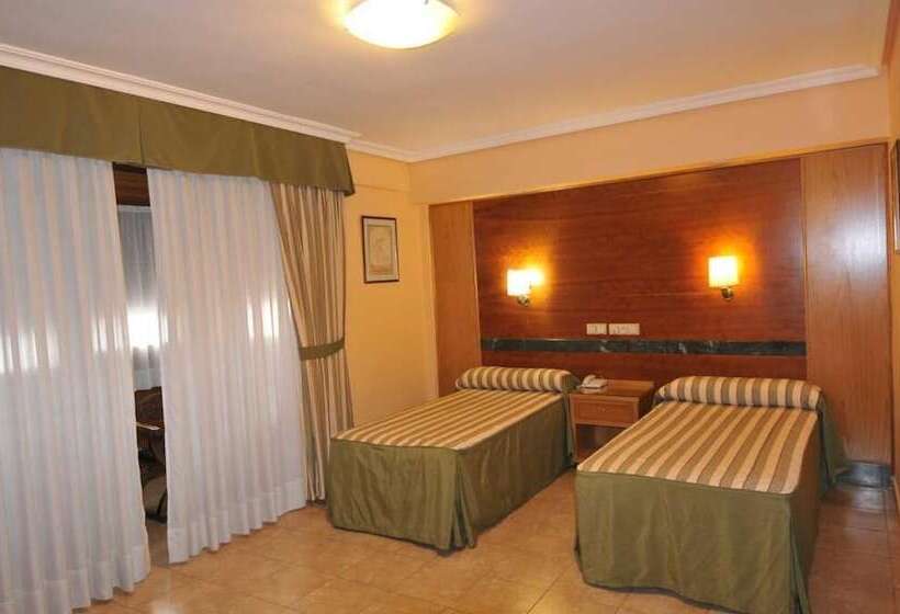 اتاق استاندارد چهار تخته, Gavilanes 2 Toledo