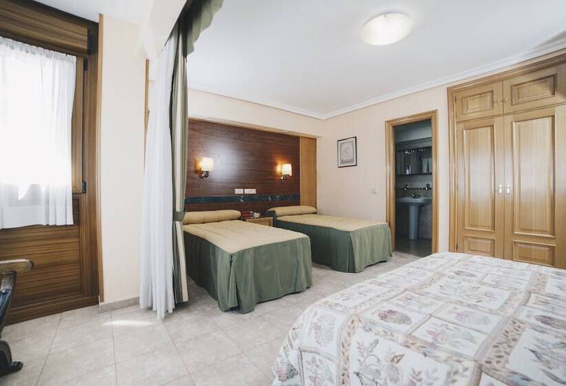 اتاق استاندارد چهار تخته, Gavilanes 2 Toledo