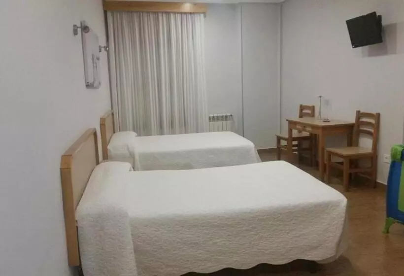 Economy Quadruple Room, Hostal Puerta La Villa