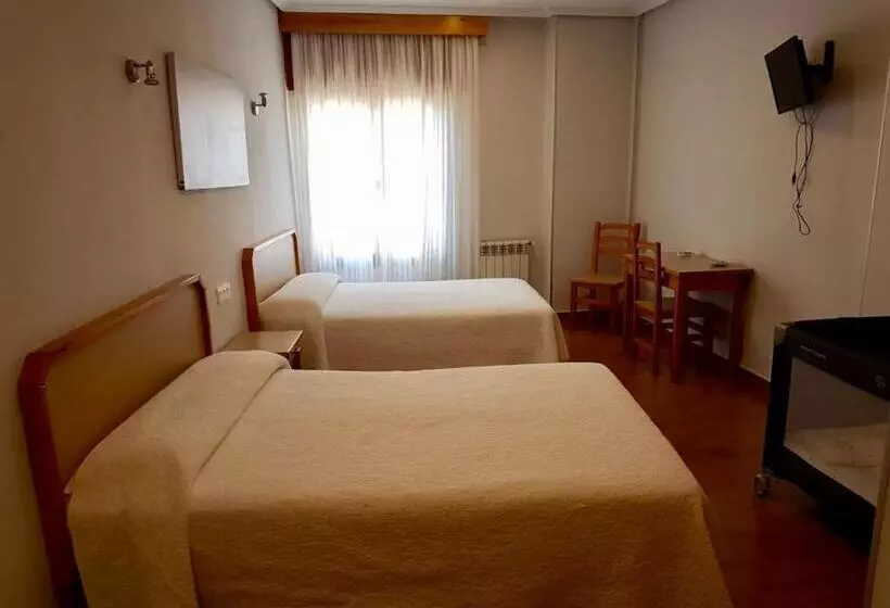 Economy Quadruple Room, Hostal Puerta La Villa