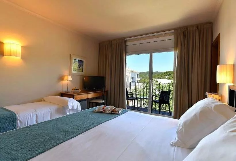 Standard Triple Room with Balcony, Hostalillo