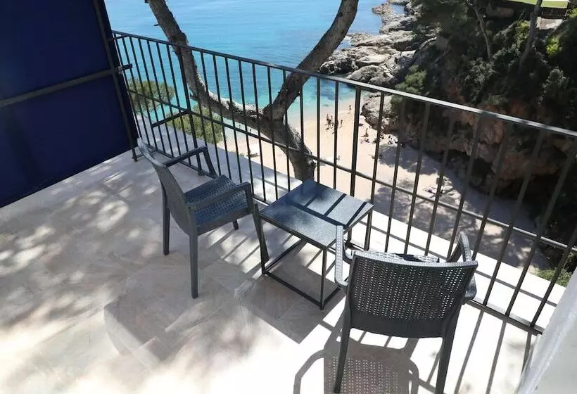 Standard Triple Room Sea View, Hostalillo