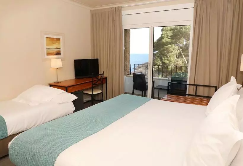 Standard Triple Room Sea View, Hostalillo
