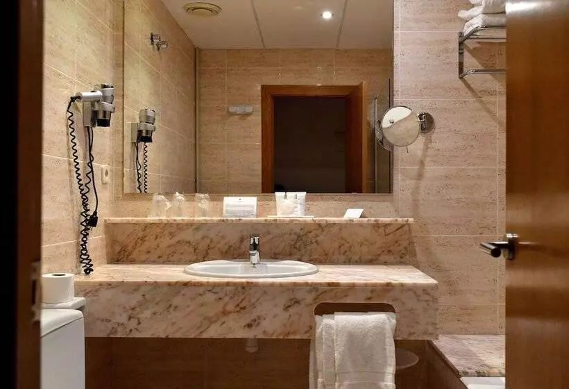 Economy Room, Hostalillo