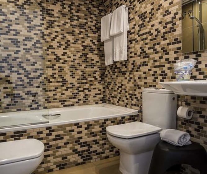 标准单人间, Marina