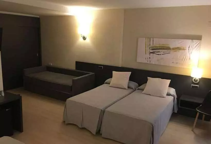 Chambre Quadruple Standard, Marina