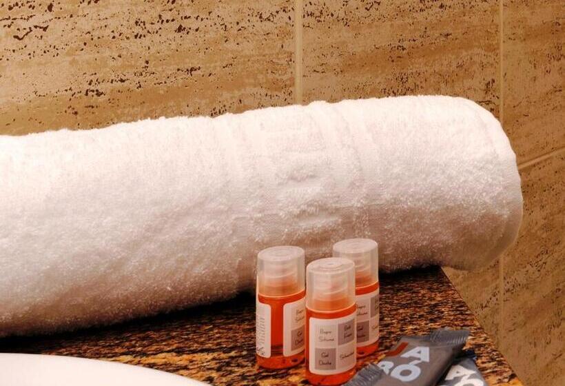 غرفة قياسية ثلاثية, Sant March