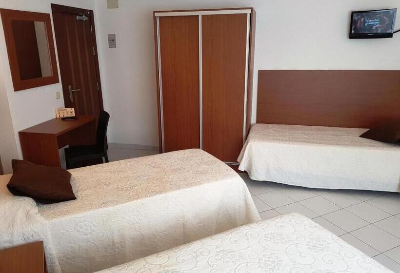 غرفة قياسية رباعية, Sant March