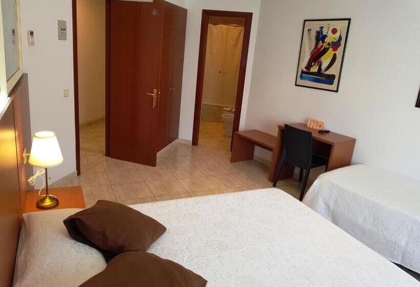 غرفة قياسية رباعية, Sant March