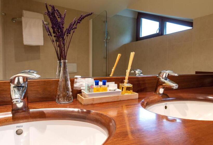 חדר משפחתי, Xalet Del Golf