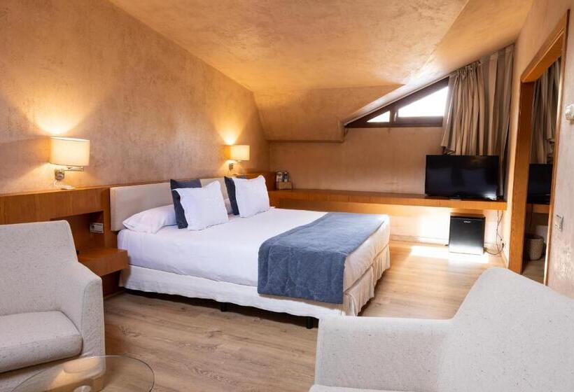 חדר משפחתי, Xalet Del Golf